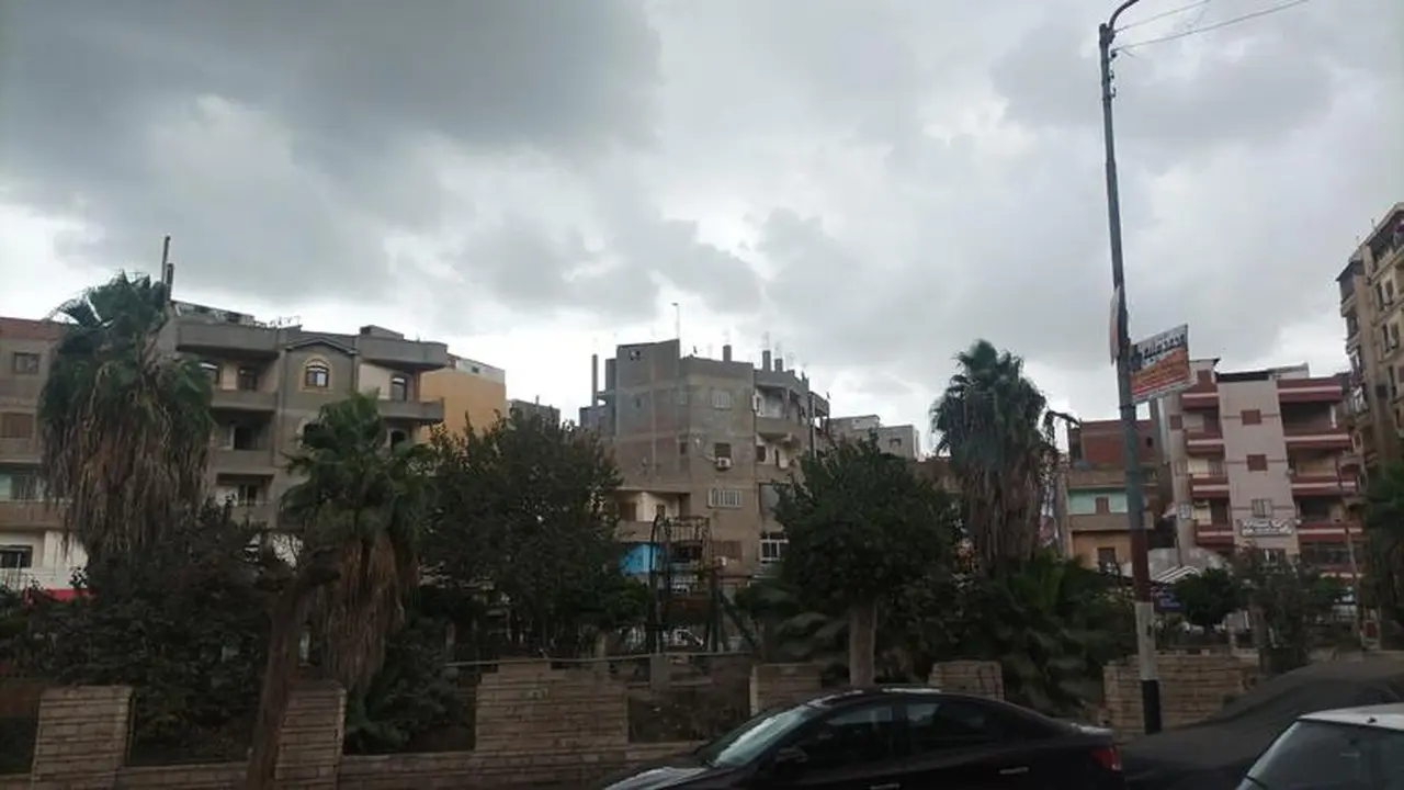 توقيت انتهاء العاصفة الرملية التي تضرب عدة مدن خلال الساعات المقبلة